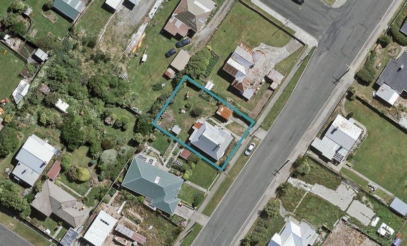39 Henderson Street, Bluff - Carousel 1