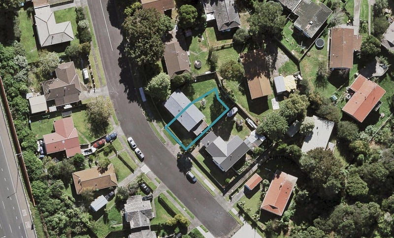 18 Holmes Drive, West Harbour, Auckland - Carousel 1
