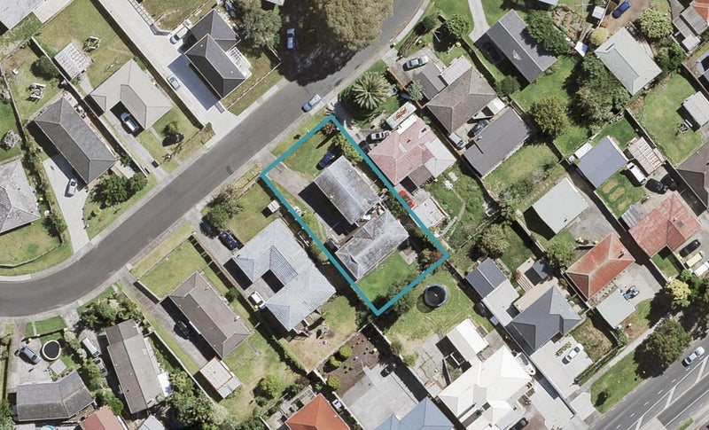 1/20 Coburg Street, Henderson, Auckland - Carousel 1