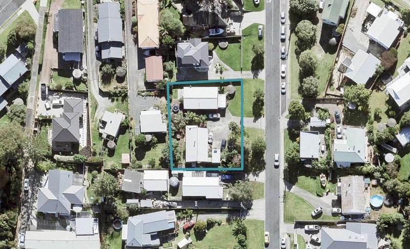 1 Bonita Avenue, Stanmore Bay, Whangaparāoa - Carousel 1