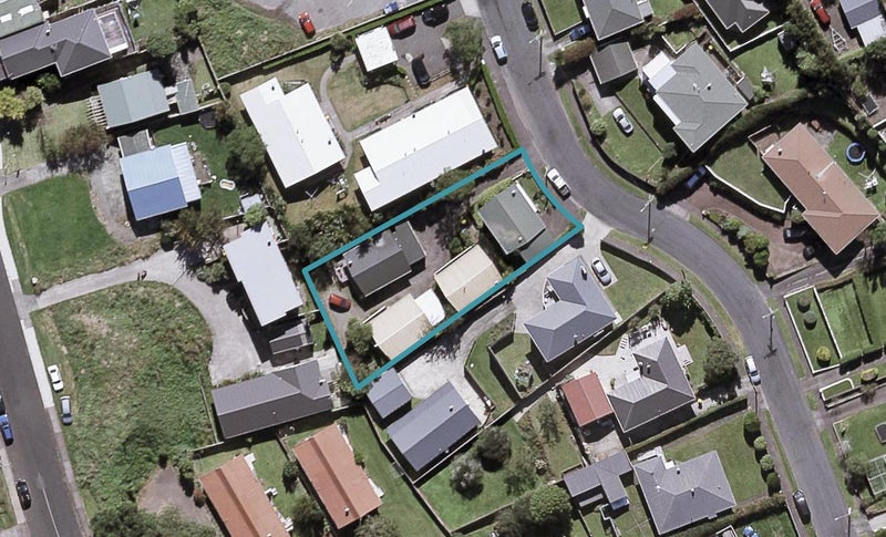 4/10 Stuart Place, Blagdon, New Plymouth - Carousel 1