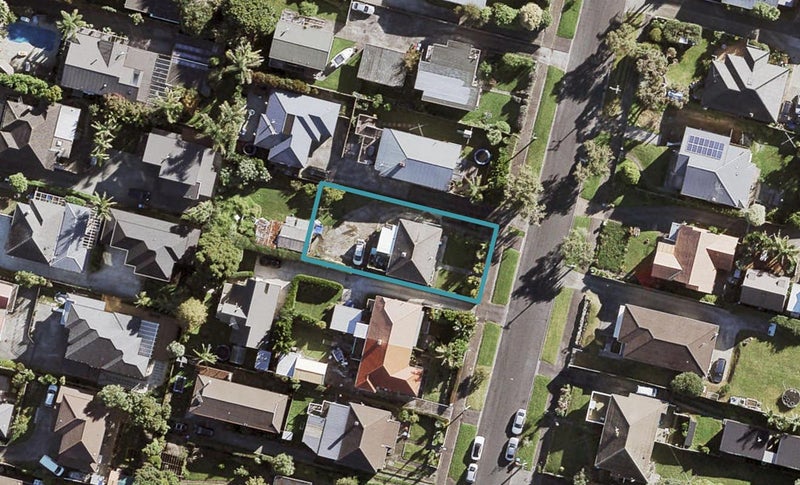 17 Hadfield Avenue, Waterview, Auckland - Carousel 1