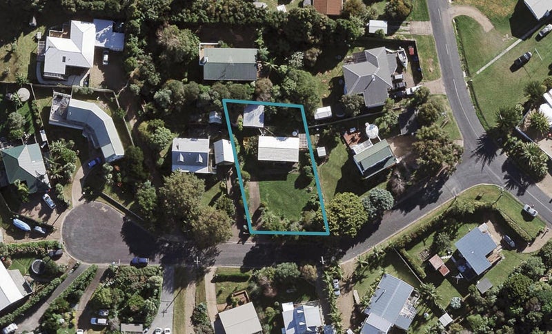 17 Hartley Avenue, Onetangi, Waiheke Island - Carousel 1