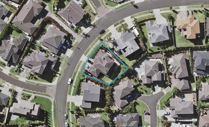 35 Chateau Rise, Flat Bush, Auckland - Carousel 1