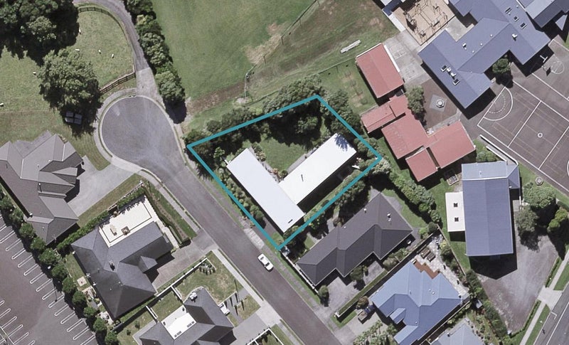 8 Oakwood Drive, Highlands Park, New Plymouth - Carousel 1