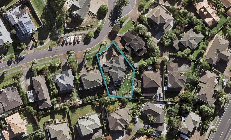 9 Capri Place, Unsworth Heights, Auckland - Carousel 1