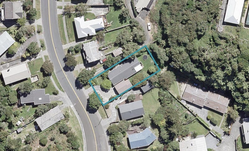 192 Dowse Drive, Maungaraki, Lower Hutt - Carousel 1