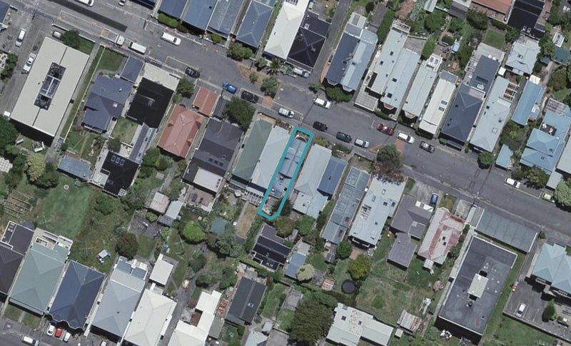 20A Queen Street, Mount Victoria, Wellington - Carousel 1