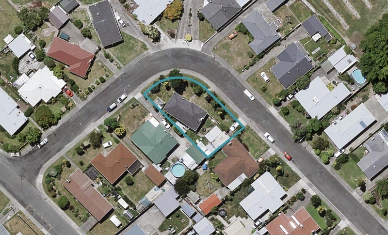 216 Sunnybank Crescent, Camberley, Hastings - Carousel 1