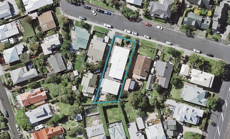 2/5 Sinclair Street, Devonport, Auckland - Carousel 1