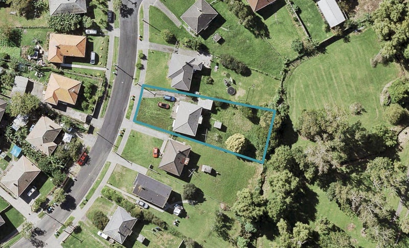 12 Ridgeway Place, Glen Innes, Auckland - Carousel 1