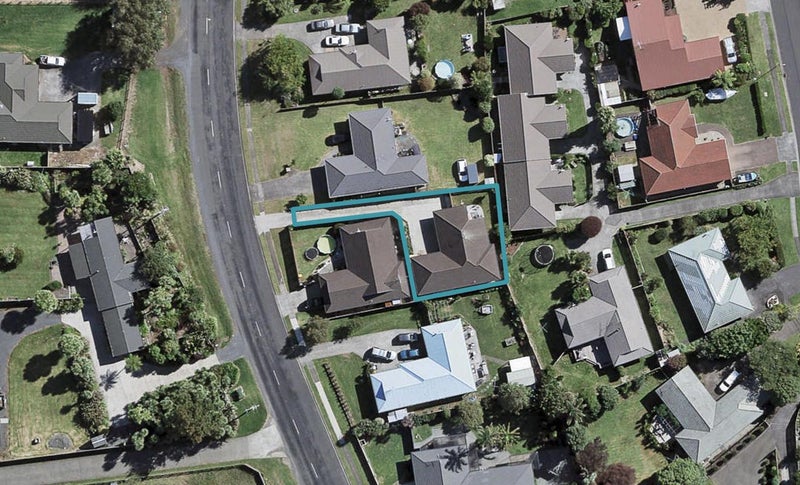 2//172 QUEEN ST, Waiuku - Carousel 1