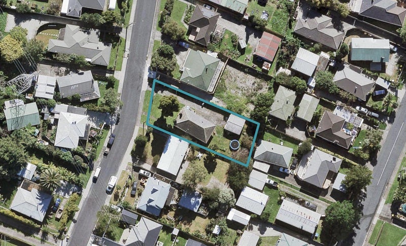 35 Cobham Crescent, Kelston, Auckland - Carousel 1