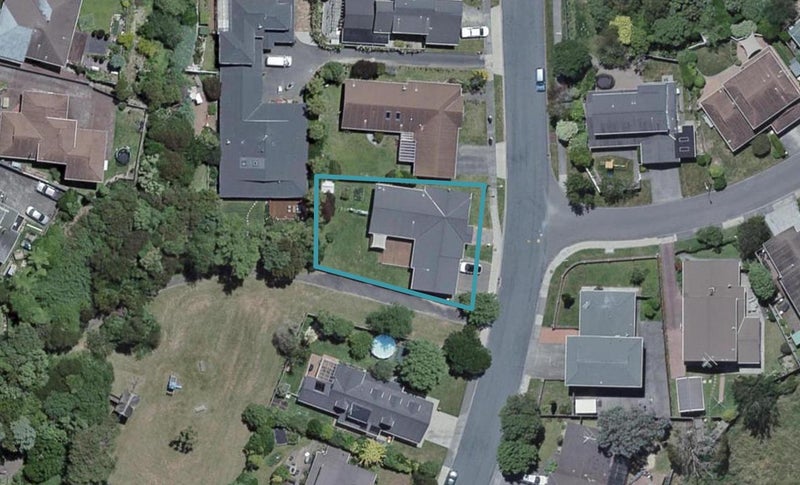 21 Burbank Crescent, Churton Park, Wellington - Carousel 1
