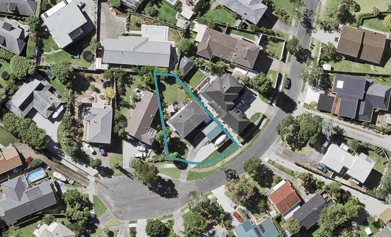 7 Lilian Place, Farm Cove, Auckland - Carousel 1