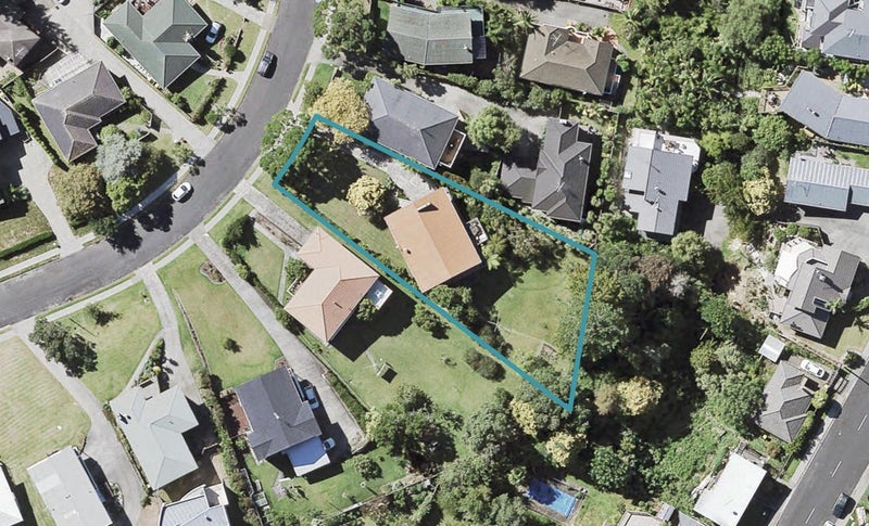 18 Mayfair Crescent, Mairangi Bay, Auckland - Carousel 1