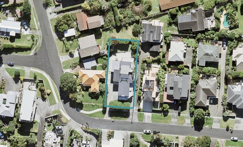 4 Clifton Road, Waiake, Auckland - Carousel 1
