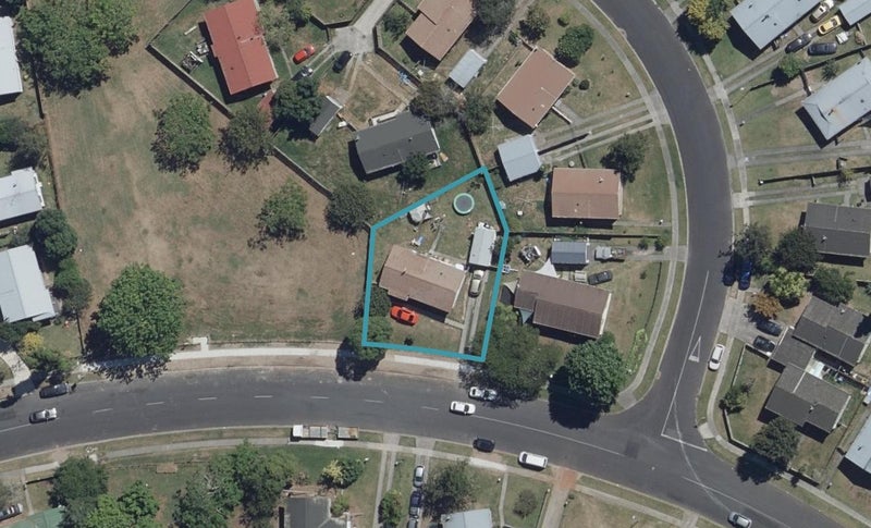 12 Crawshaw Drive, Nawton, Hamilton - Carousel 1