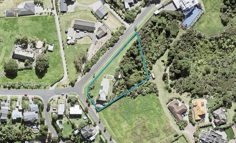 1 Balboa Drive, Matakatia, Whangaparaoa - Carousel 1