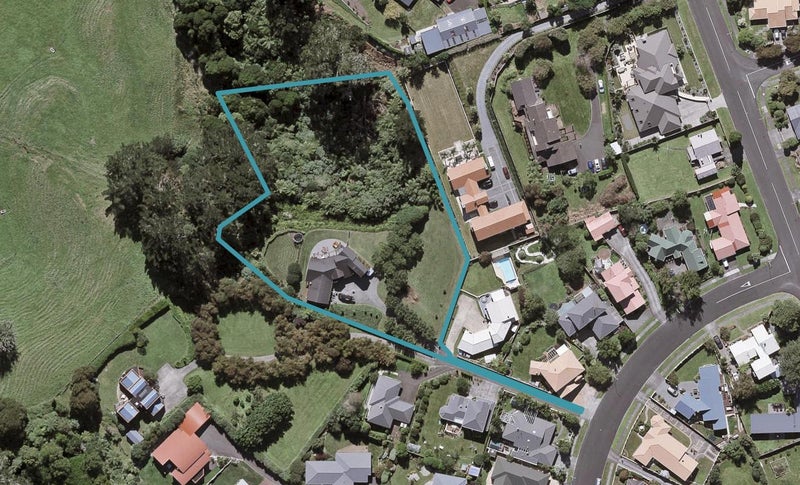 10B Shelter Grove, Frankleigh Park, New Plymouth - Carousel 1