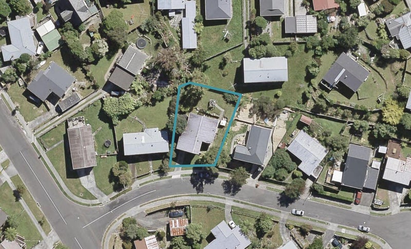 5 Snowberry Grove, Timberlea, Upper Hutt - Carousel 1