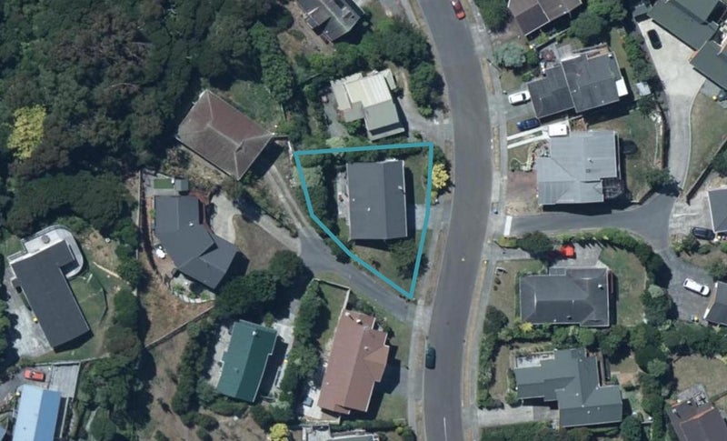16 Shackle Lane, Whitby, Porirua - Carousel 1