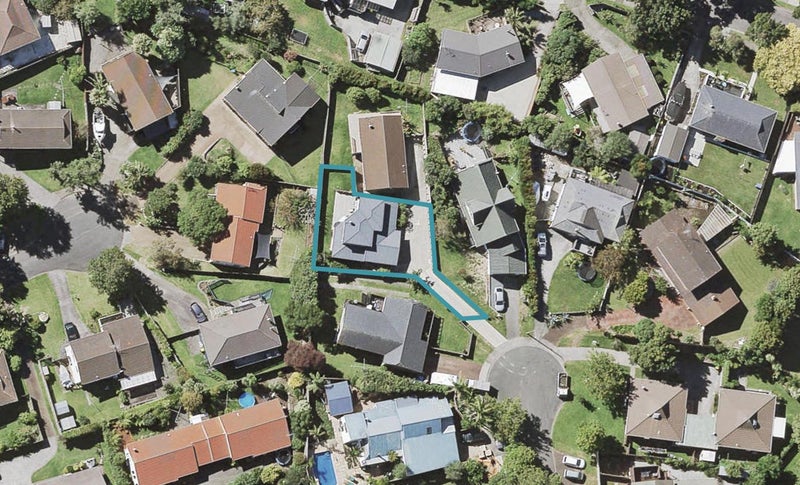8 Diosma Place, Botany Downs, Auckland - Carousel 1