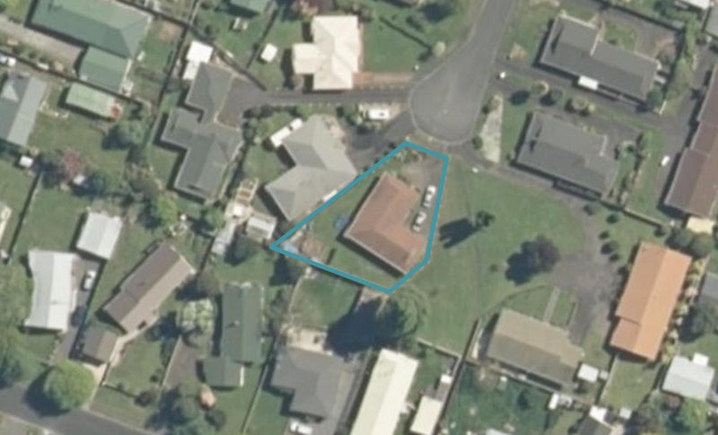 16 Conrad Place, Leamington, Cambridge - Carousel 1