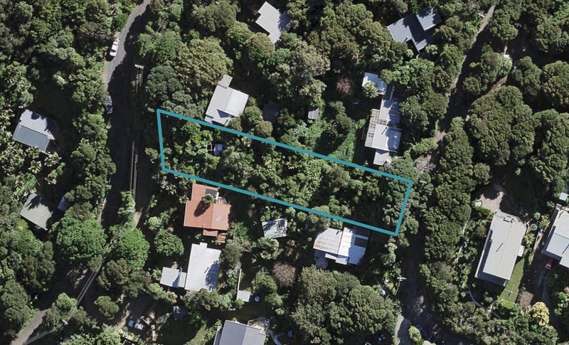 16 Glen Brook Road, Ōmiha, Waiheke Island - Carousel 1