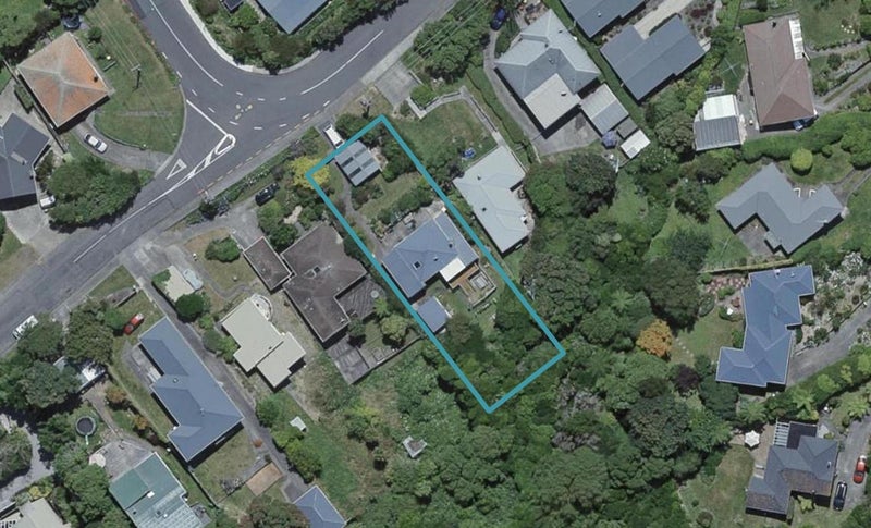 29 Hampton Hill Road, Tawa, Wellington - Carousel 1