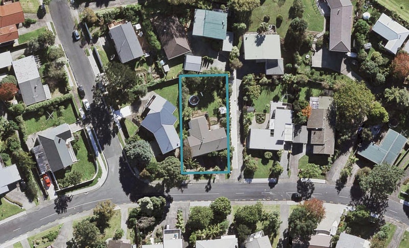 42 McDowell Crescent, Hillcrest, Auckland - Carousel 1