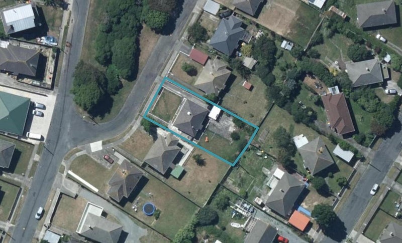 4 Brown Grove, Ranui, Porirua - Carousel 1