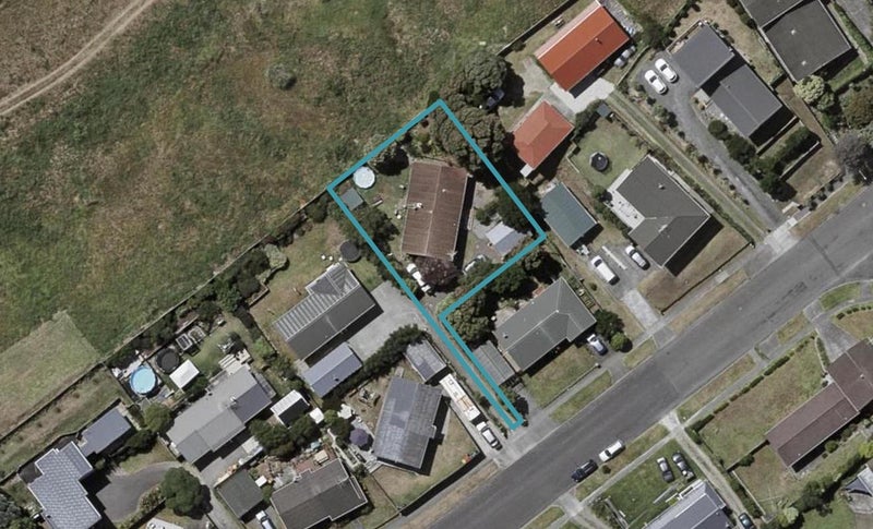77 Queens Road, Waikanae Beach, Waikanae - Carousel 1