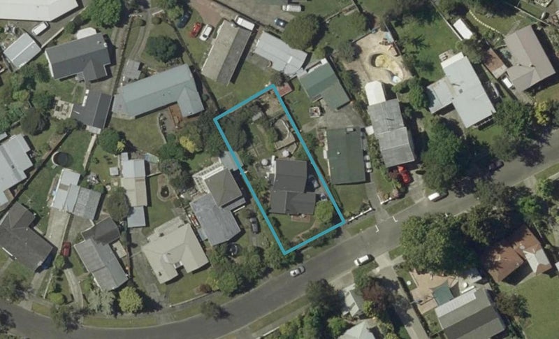 74 Ruamahanga Crescent, Terrace End, Palmerston North - Carousel 1