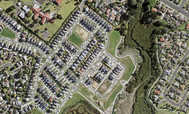 20 Ipukarea Street, Weymouth, Auckland - Carousel 1