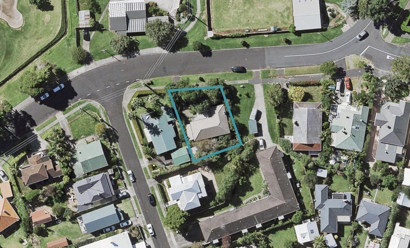 2 Wairoa Road, Devonport, Auckland - Carousel 1
