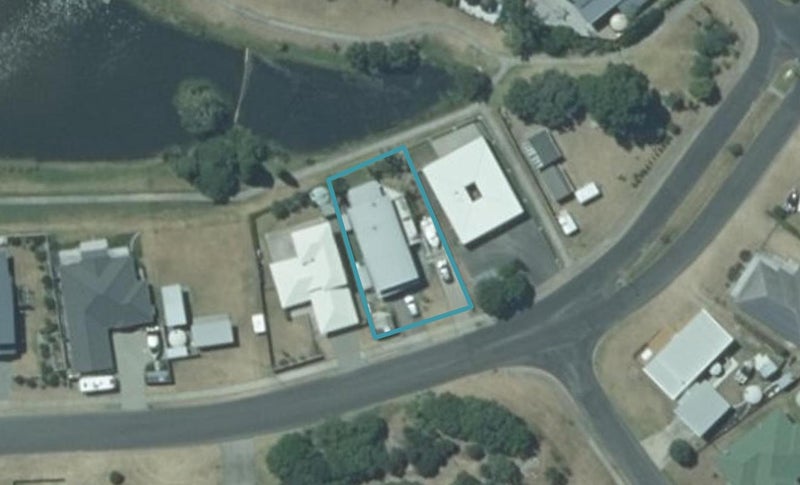 8 Motukorure Parade, Cooks Beach, Whitianga - Carousel 1
