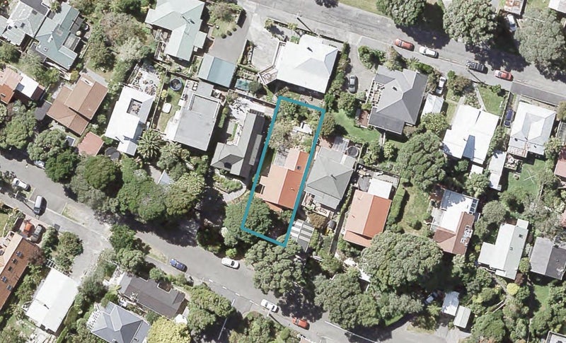 13 Rona Street, Eastbourne, Lower Hutt - Carousel 1