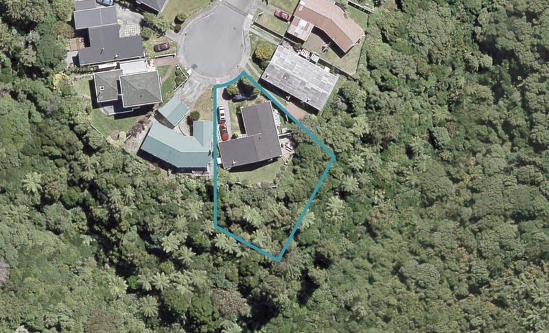 8 Clematis Grove, Maungaraki, Lower Hutt - Carousel 1