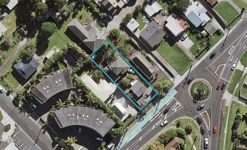 2/15 Ocean View Road, Hillcrest, Auckland - Carousel 1