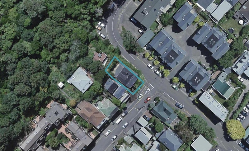 2 Pitarua Street, Thorndon, Wellington - Carousel 1