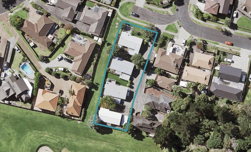 2/64 Glennandrew Drive, Half Moon Bay, Auckland - Carousel 1