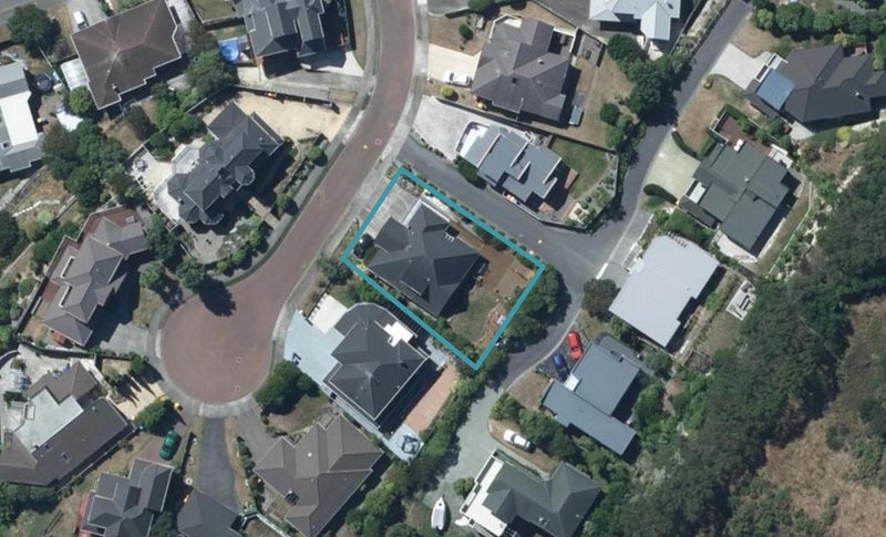 9 Tombane Terrace, Papakowhai, Porirua - Carousel 1