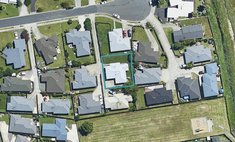 24 Lisa Place, Brookfield, Tauranga - Carousel 1