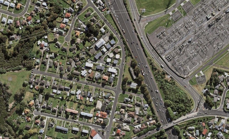 2 Clarrie Wills Way, Otara, Auckland - Carousel 1