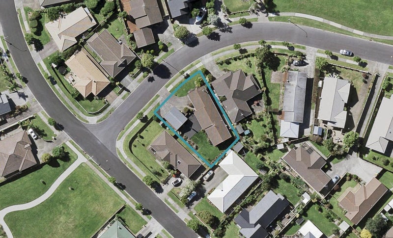 66 West Fairway, Golflands, Auckland - Carousel 1