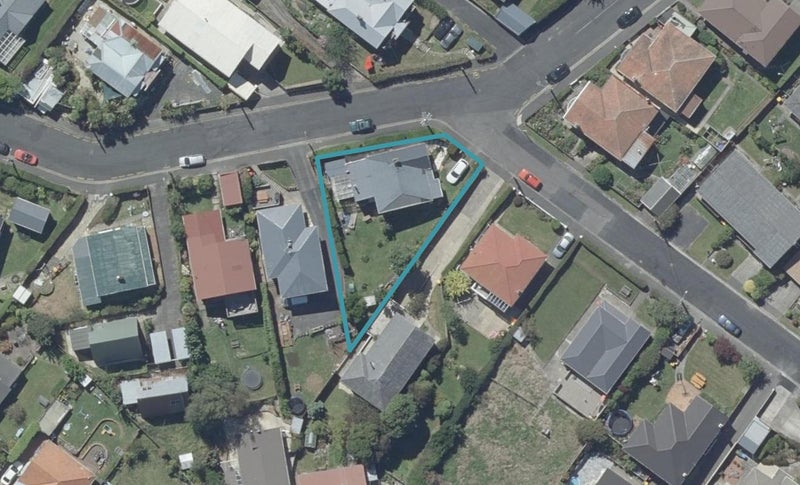 17 Chapel Street, Kaikorai, Dunedin - Carousel 1