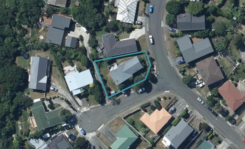 2 Ayr Place, Papakowhai, Porirua - Carousel 1