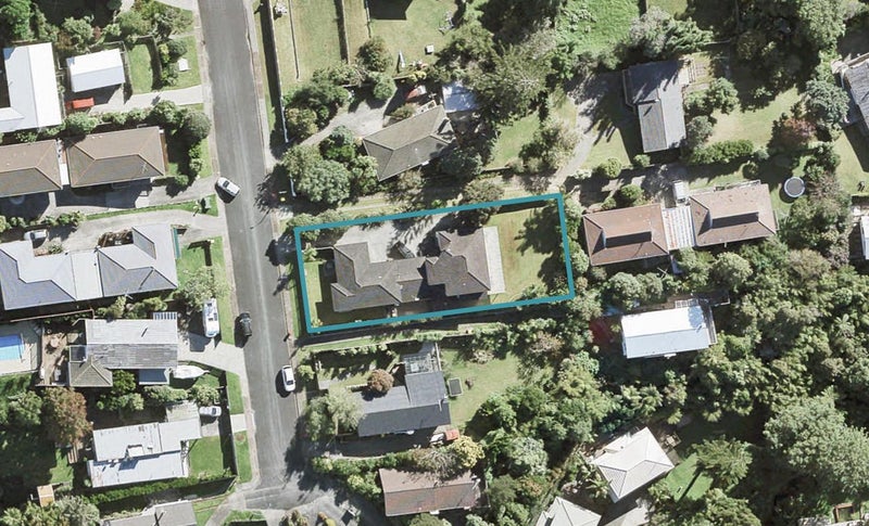 8 Charmaine Road, Torbay, Auckland - Carousel 1