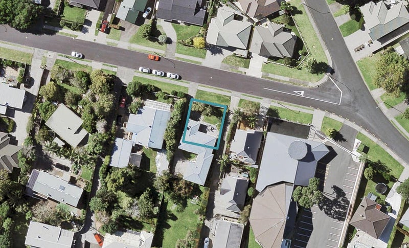 4/8 Baird Street, Howick, Auckland - Carousel 1